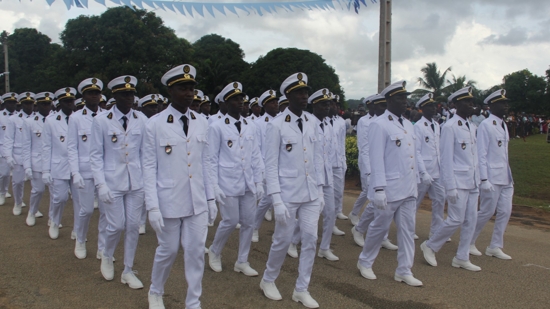 CEREMONIE DE BAPTEME ET DE REMISE D’EPAULETTES AUX ELEVES OFFICIERS ET SOUS -OFFICIERS DE LA 11ème PROMOTION DES AGENTS DE LA DGAMP